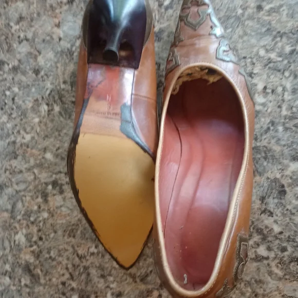 Donald J Pliner Pointed-Toe Pumps Size 8M - Picture 2 of 9